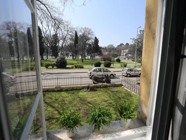 The Hostel : photo 5 de la chambre chambre double avec salle de bains privative - vue sur jardin