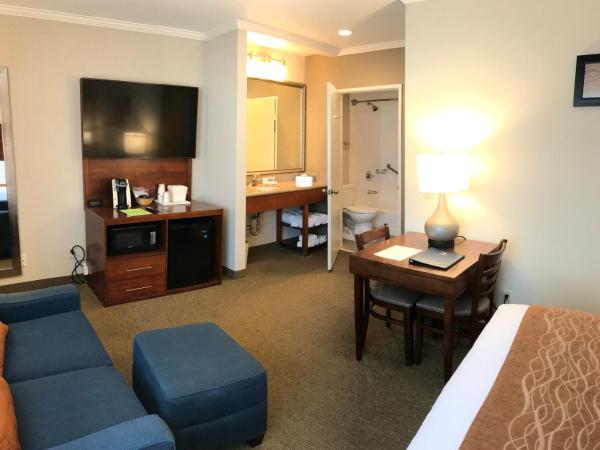 Comfort Inn Santa Monica - West Los Angeles : photo 5 de la chambre chambre familiale avec lit king-size, lit queen-size et canapé-lit - non-fumeurs