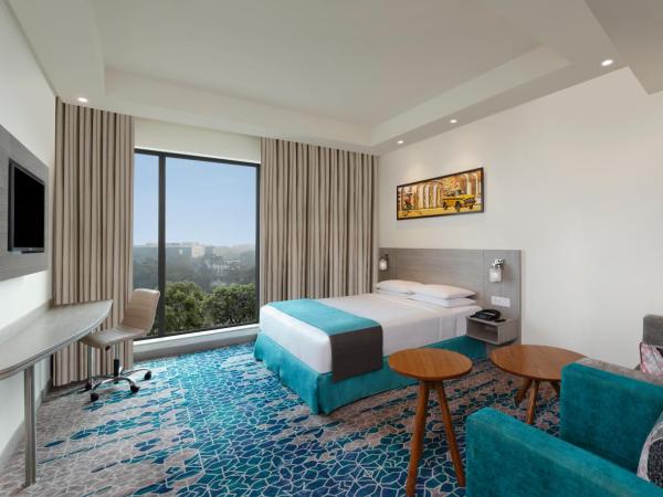 Holiday Inn Express Kolkata Airport, an IHG Hotel : photo 1 de la chambre chambre lit queen-size standard avec baignoire et douche combinées