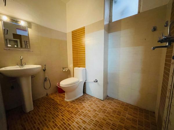 Rosemary Homes Pokhara : photo 3 de la chambre chambre triple basique avec salle de bains commune