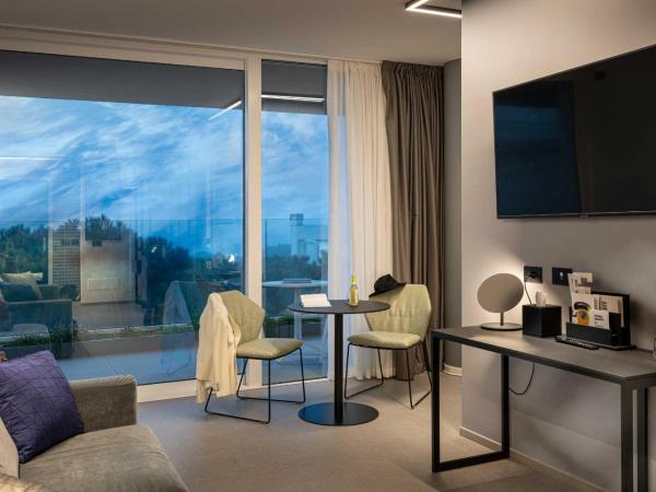 J44 Lifestyle Hotel : photo 4 de la chambre suite lit king-size