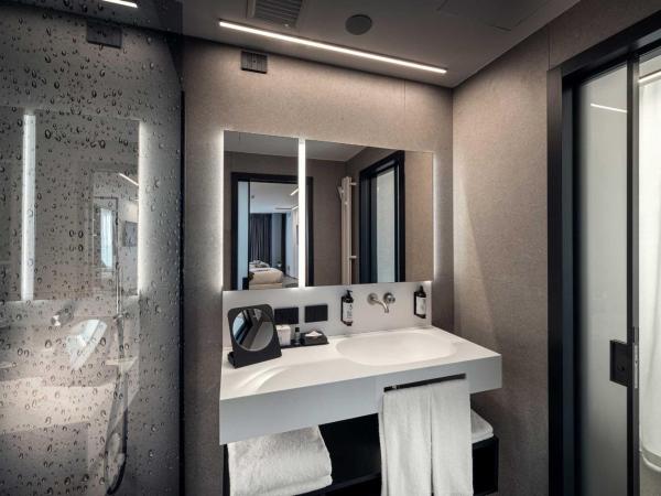 J44 Lifestyle Hotel : photo 1 de la chambre chambre double supérieure