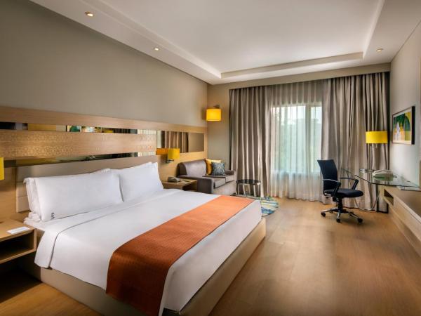 Holiday Inn Agra MG Road an IHG Hotel : photo 3 de la chambre 1 king bed standard low floor room with 15% discount on food and beverages, ironing and laundry | happy hour (1+1) from 4pm to 6pm