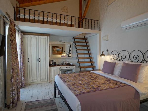 Alaçatı Aura Plus : photo 4 de la chambre chambre double avec balcon