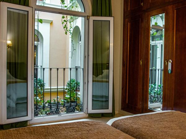 Hotel Reina Cristina : photo 7 de la chambre chambre double ou lits jumeaux