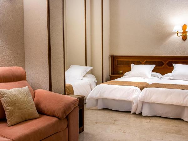 Hotel Reina Cristina : photo 4 de la chambre chambre quadruple premium