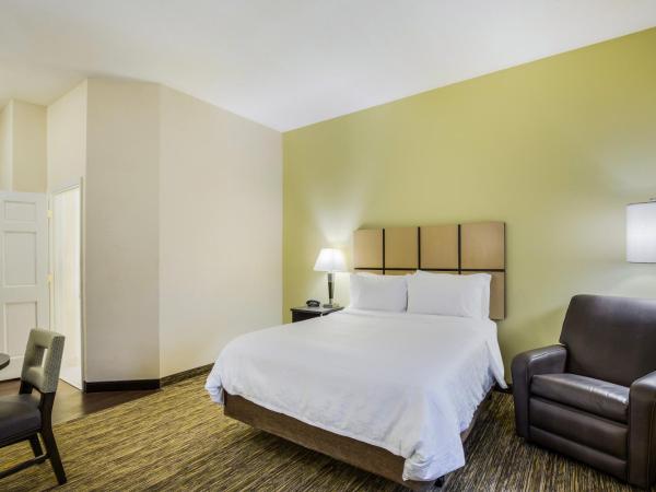 Candlewood Suites Virginia Beach Town Center, an IHG Hotel : photo 3 de la chambre suite studio lit king-size