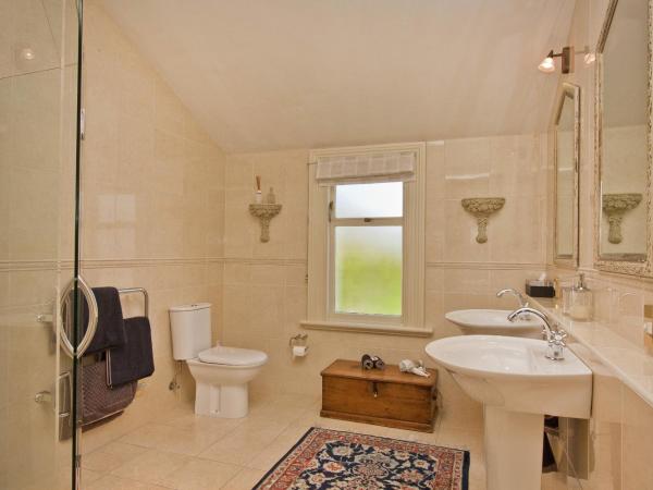 Lilac Rose Boutique Bed and Breakfast : photo 3 de la chambre chambre lit queen-size - vue sur jardin