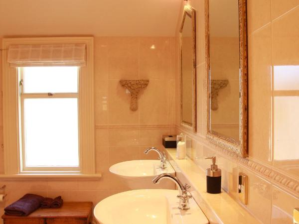 Lilac Rose Boutique Bed and Breakfast : photo 5 de la chambre chambre lit queen-size - vue sur jardin