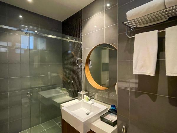 Swiss-Belhotel Kuantan : photo 1 de la chambre chambre de luxe avec vue sur l'océan 
