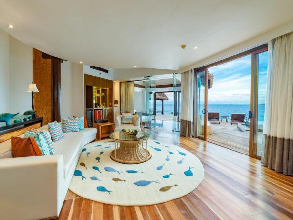 OZEN RESERVE BOLIFUSHI - Luxury All Inclusive : photo 3 de la chambre hébergement réserve privé côté océan avec toboggan - 2 chambres