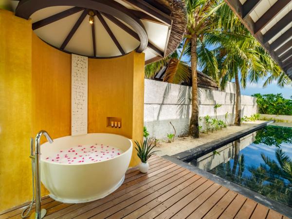 OZEN RESERVE BOLIFUSHI - Luxury All Inclusive : photo 7 de la chambre pavillon sunrise côté plage avec piscine - 2 chambres