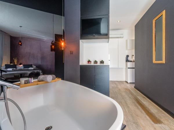 Luxury rooms in Old Town by Belmont Realty : photo 4 de la chambre chambre double avec salle de bains privative