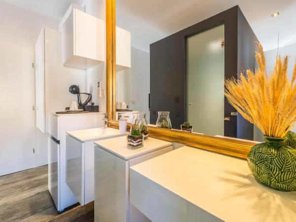 Luxury rooms in Old Town by Belmont Realty : photo 3 de la chambre chambre double avec salle de bains privative