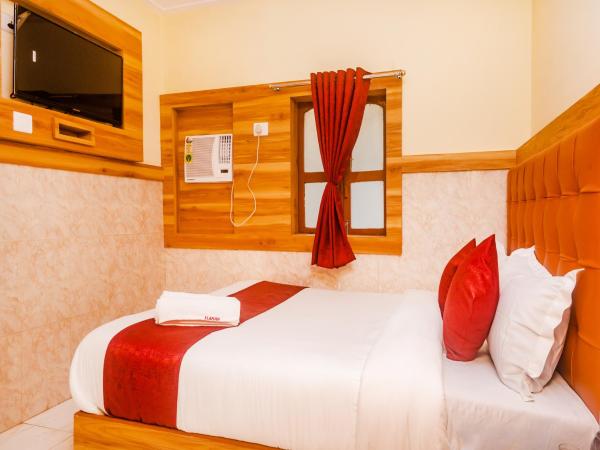 Aman Hotel near CST : photo 2 de la chambre double bed ac