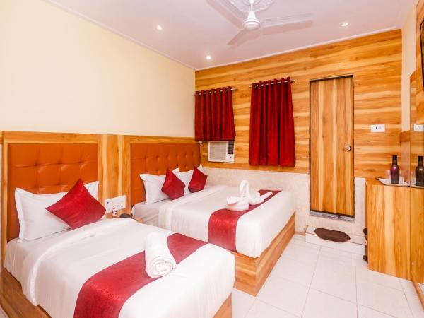 Aman Hotel near CST : photo 4 de la chambre triple bed ac