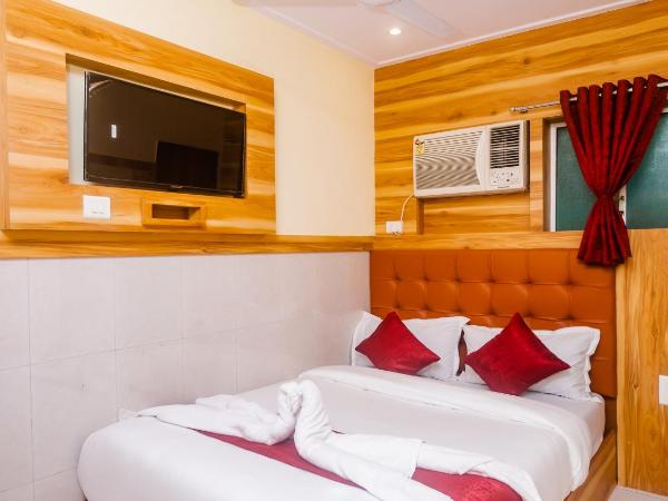 Aman Hotel near CST : photo 2 de la chambre five bed ac