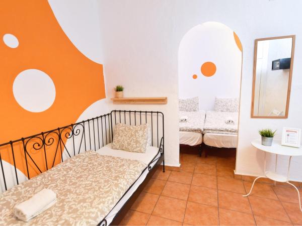 La Casa Mata Central : photo 3 de la chambre chambre triple avec salle de bains commune