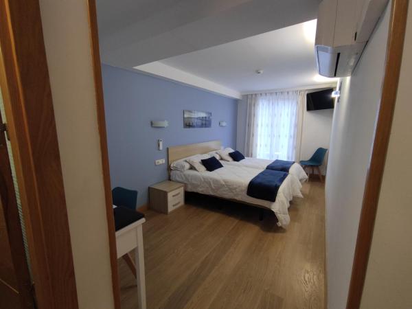 Pension Joakina : photo 4 de la chambre chambre double ou lits jumeaux avec balcon
