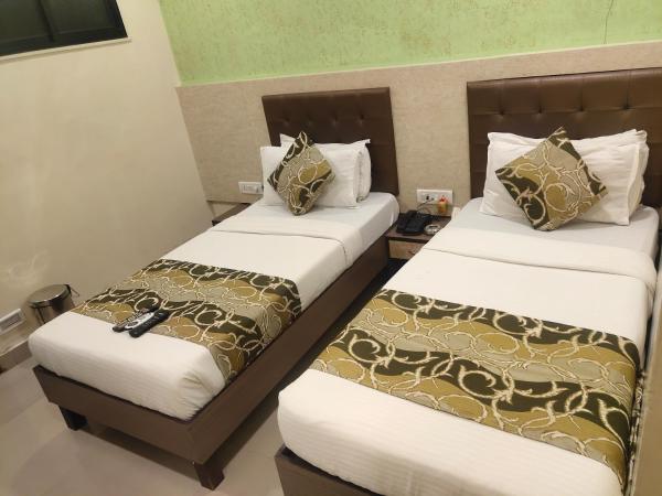 Hotel Golden Nest Popular Residency : photo 7 de la chambre chambre lits jumeaux deluxe