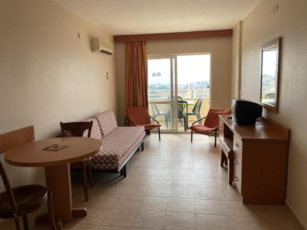 Tuntas Family Suites Kusadasi : photo 1 de la chambre suite 1 chambre - vue sur piscine