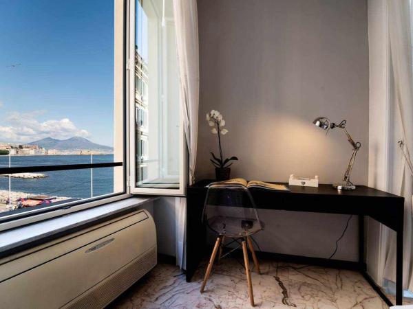 Seaside Caracciolo : photo 2 de la chambre chambre lit king-size - vue sur mer