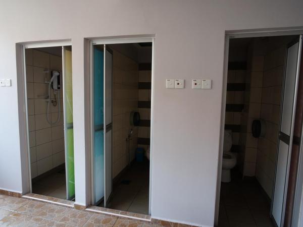 Thirty Three Stewart Houze : photo 3 de la chambre chambre double standard avec salle de bains commune