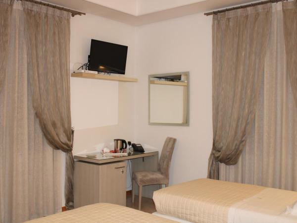 Artemisia Palace Hotel : photo 6 de la chambre chambre double ou lits jumeaux avec balcon