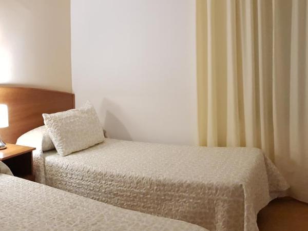 Hostal Mary -Adults Only 18 and up : photo 9 de la chambre chambre lits jumeaux