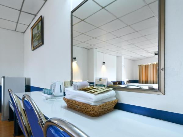 The Krungkasem Srikrung Hotel : photo 9 de la chambre chambre triple