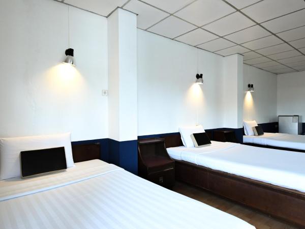 The Krungkasem Srikrung Hotel : photo 5 de la chambre chambre triple