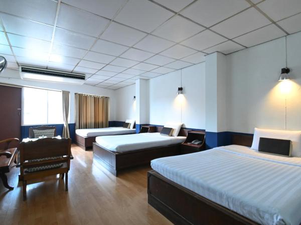 The Krungkasem Srikrung Hotel : photo 3 de la chambre chambre triple