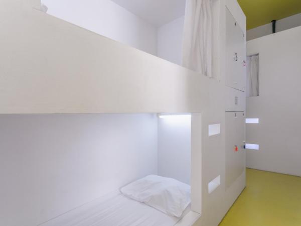Design Hostel One : photo 2 de la chambre lit dans dortoir mixte de 6 lits