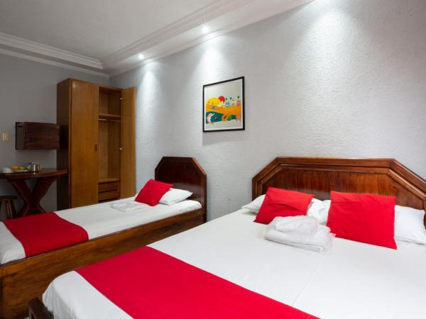 Hotel Anália Franco : photo 1 de la chambre chambre familiale avec salle de bains privative