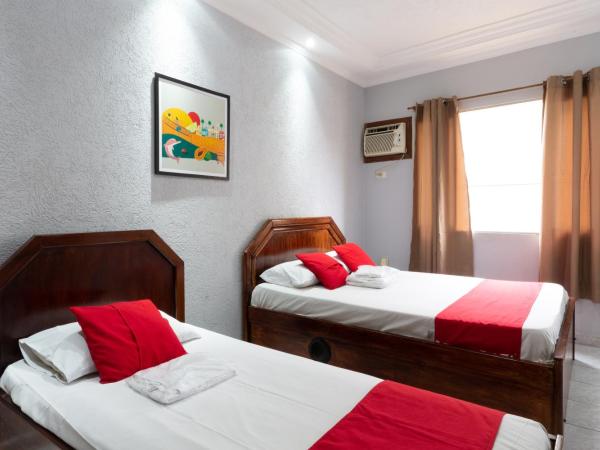 Hotel Anália Franco : photo 3 de la chambre chambre familiale avec salle de bains privative