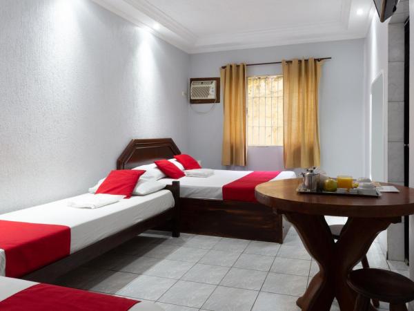 Hotel Anália Franco : photo 2 de la chambre chambre familiale avec salle de bains privative