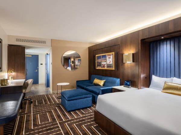 Circa Resort & Casino - Adults Only : photo 2 de la chambre chambre lit king-size 