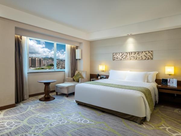 Crowne Plaza Guangzhou City Centre, an IHG Hotel - Free shuttle between hotel and Exhibition Center during Canton Fair & Exhibitor registration Counter : photo 2 de la chambre standard king room with city view - lounge access