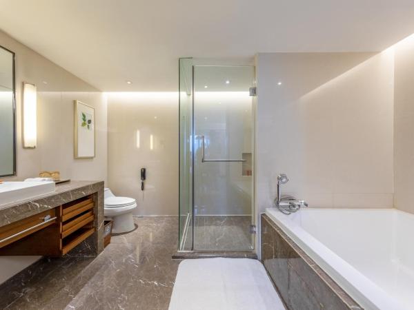 Crowne Plaza Guangzhou City Centre, an IHG Hotel - Free shuttle between hotel and Exhibition Center during Canton Fair & Exhibitor registration Counter : photo 1 de la chambre standard king room with city view - lounge access