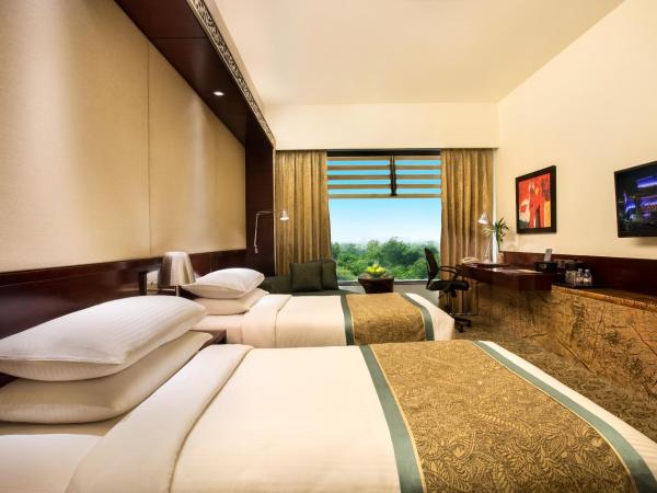 Crowne Plaza Ahmedabad City Centre, an IHG Hotel : photo 1 de la chambre club king / twin room with club lounge access & 20% discount on spa and food & beverage 