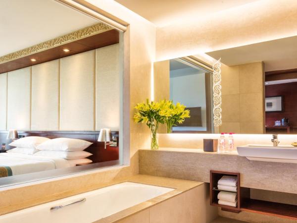 Crowne Plaza Ahmedabad City Centre, an IHG Hotel : photo 2 de la chambre club king / twin room with club lounge access & 20% discount on spa and food & beverage 
