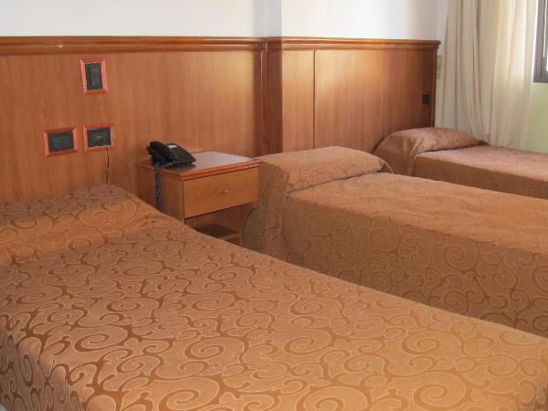 Hotel Pedraza : photo 2 de la chambre chambre quadruple