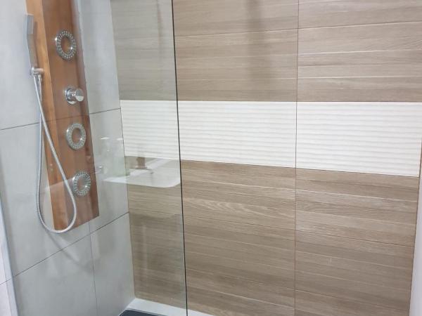 L'Otelet By Sweet : photo 3 de la chambre suite lit queen-size avec baignoire spa