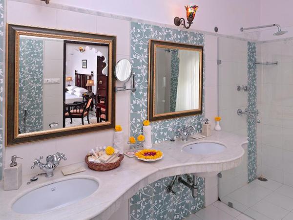 Amet Haveli - A Heritage Hotel Udaipur : photo 3 de la chambre suite avec vue sur lac