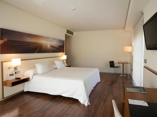 Primus Valencia : photo 3 de la chambre chambre lit queen-size - vue sur piscine