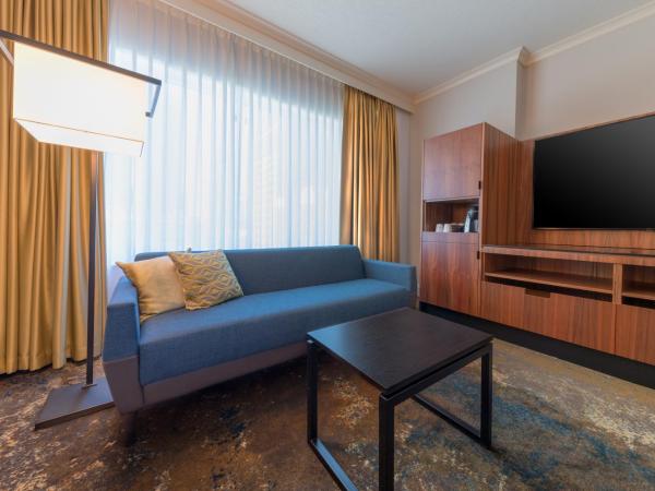 Hyatt Regency Calgary : photo 9 de la chambre chambre lit king-size - accès au club