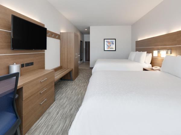Holiday Inn Express & Suites San Antonio NW near SeaWorld, an IHG Hotel : photo 6 de la chambre chambre standard avec 2 lits queen-size