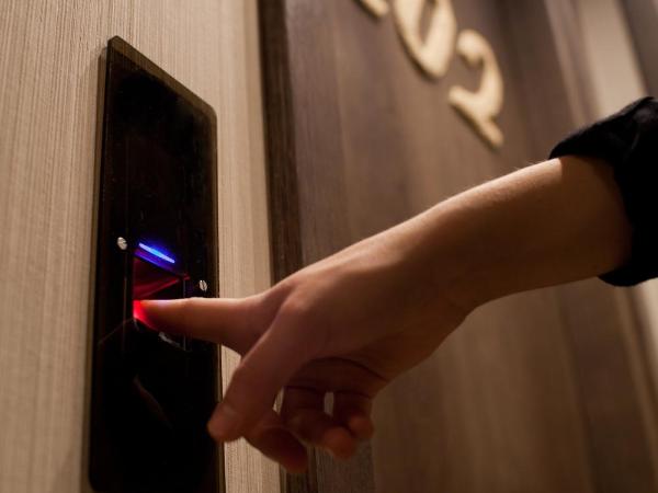 TOC Hostel Barcelona : photo 7 de la chambre lit simple dans dortoir mixte de 6 lits avec salle de bains commune