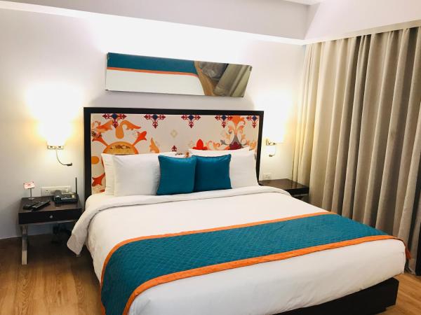 Golden Tulip Gurgaon Sector 29 : photo 8 de la chambre junior suite 1 king bed with one way airport transfer