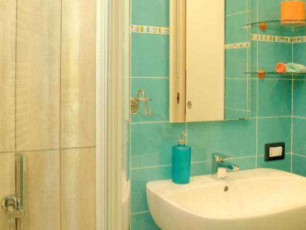 B&B Bibliotechina : photo 6 de la chambre chambre double ou lits jumeaux avec balcon et salle de bains privative séparée